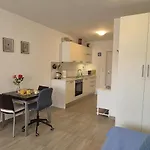 Studio Apartment Romana Near Znjan Beach